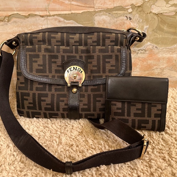 Fendi flap purse and matching wallet - Picture 3 of 7